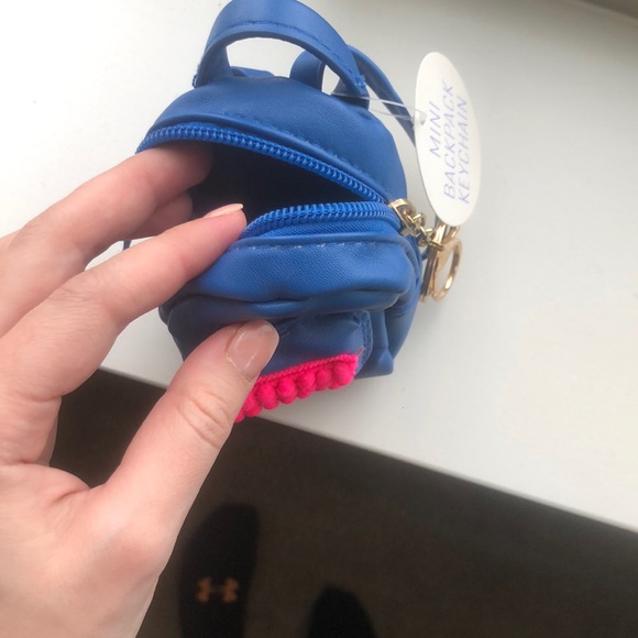 Mini keychain backpack - Picture 3 of 5
